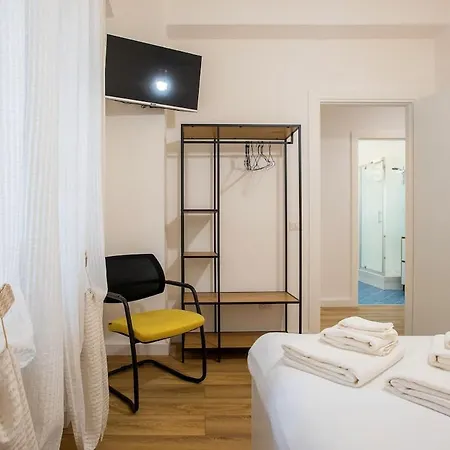 Elegant 2 Bdr - 150 Mt From Metro A Рим