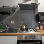شقة Cozy Metro A Easy Access To
