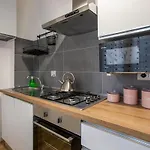 Cozy Metro A Easy Access To شقة روما