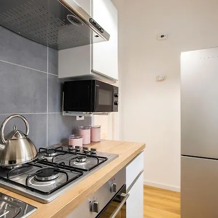 Apartmán Elegant 2 Bdr - 150 Mt From Metro A *