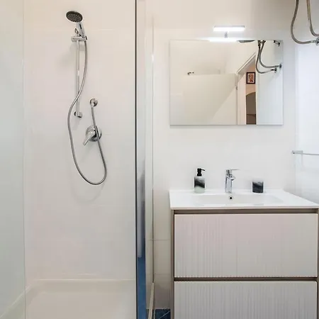 Apartmán Elegant 2 Bdr - 150 Mt From Metro A
